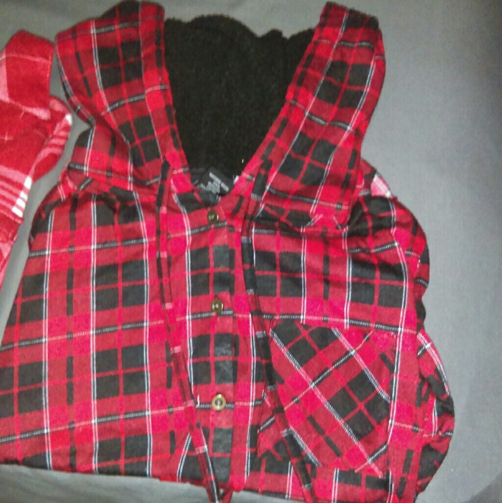 Quarter sleeve button down with hood